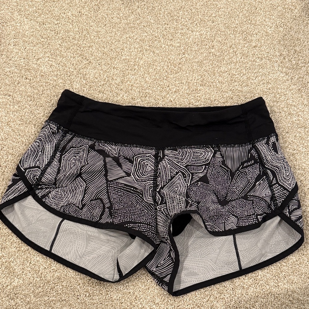 Women’s LULU 2.5 inch inseam Speed Up Shorts Black and White
